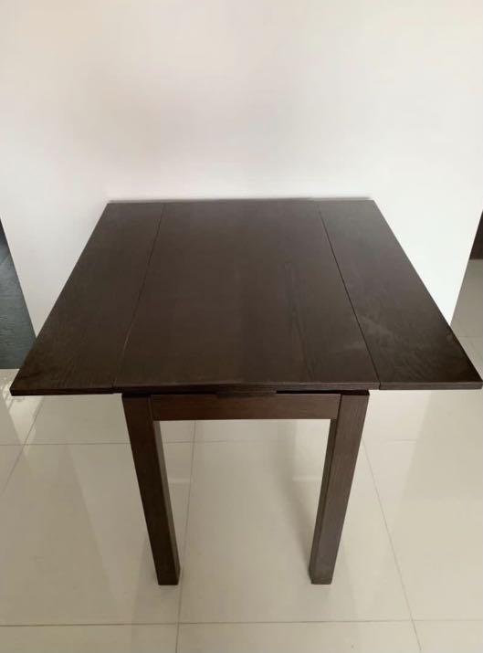 Extendable Table (Category: Tables & Sets) located in Singapore. Submitted by midorichan (Listing ID 1044845528, Image 1). Description: 50/90(L) x 90(w) x 70(H)cm Still in good condition Bought it at $139 Self arrange pick up at Bishan..