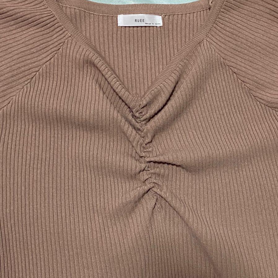 V Neck Top (Category: Sleeveless) located in Singapore. Submitted by sh0phereee (Listing ID 1044808607, Image 2). Description: in blush pink stretchable, free size brand new.