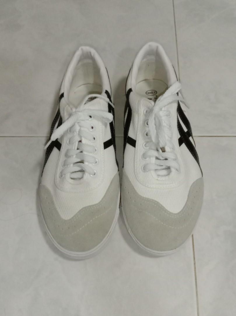 White shoes black line new arrivals