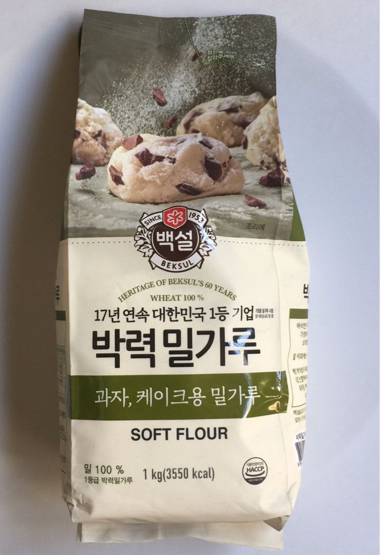 低筋麵粉韓國製雪白牌Soft Flour / Cake Flour made in Korea 1kg, 嘢食& 嘢飲, 包裝食物&即食食物-  Carousell