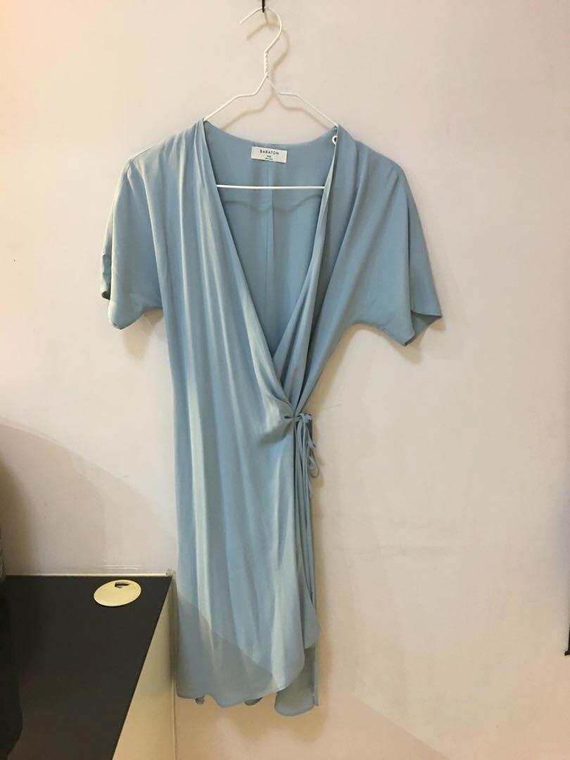 Aritzia Babaton Wrap Dress, 女裝, 連身裙\u0026 套裝, 連身裙- Carousell