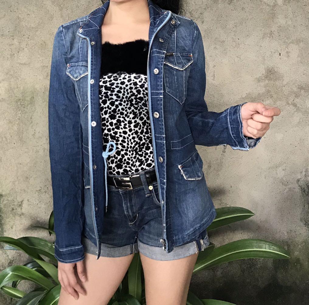 Authentic CHEVIGNON (Category: Coats, Jackets and Outerwear) located in San Fabian. Submitted by rei_aniels (Listing ID 1045021748, Image 2). Description: Authentic CHEVIGNON France Denim Jacket Ykk zipper Small to Medium Size Rate 9.5/10 Can pass as new.
