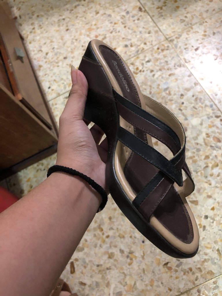 bandolino sandals