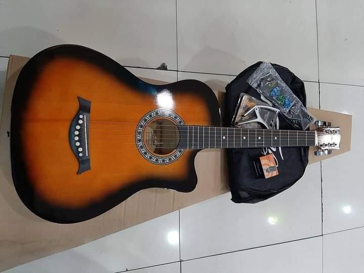 Global guitar store company
