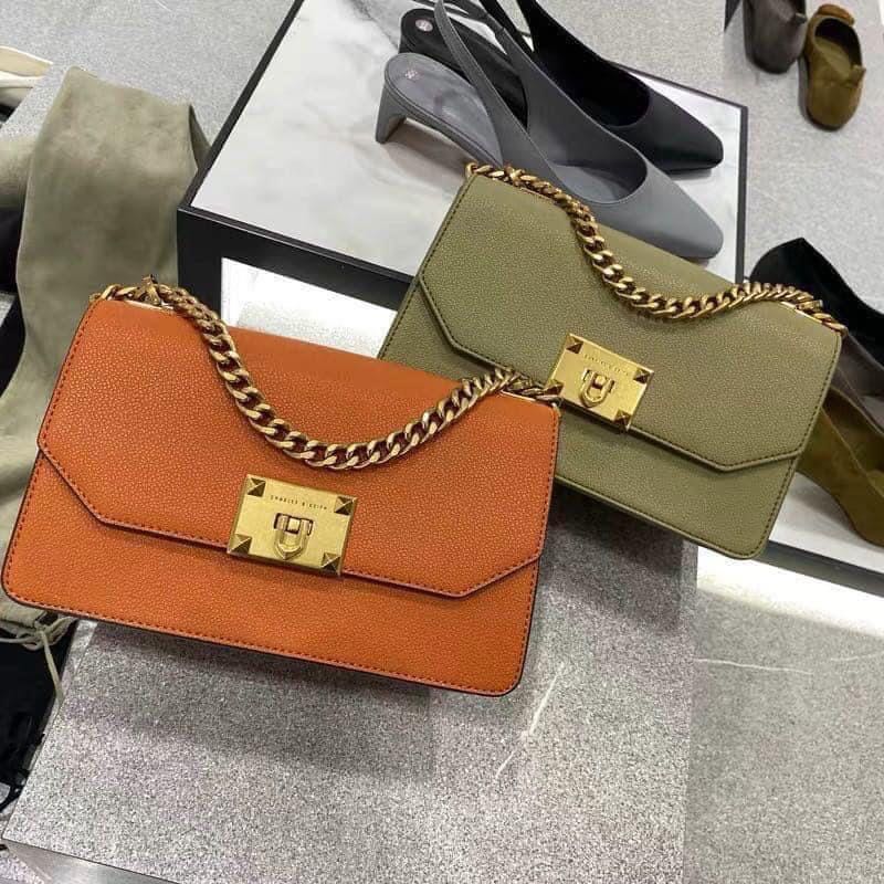 metallic push lock crossbody bolsa charles and keith