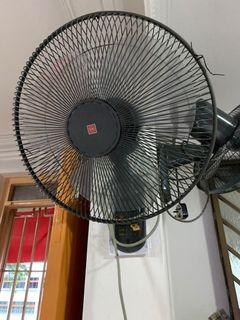 (Category: ) located in . Submitted by electricfans (Listing ID 1045042827, Image 1). Description: .