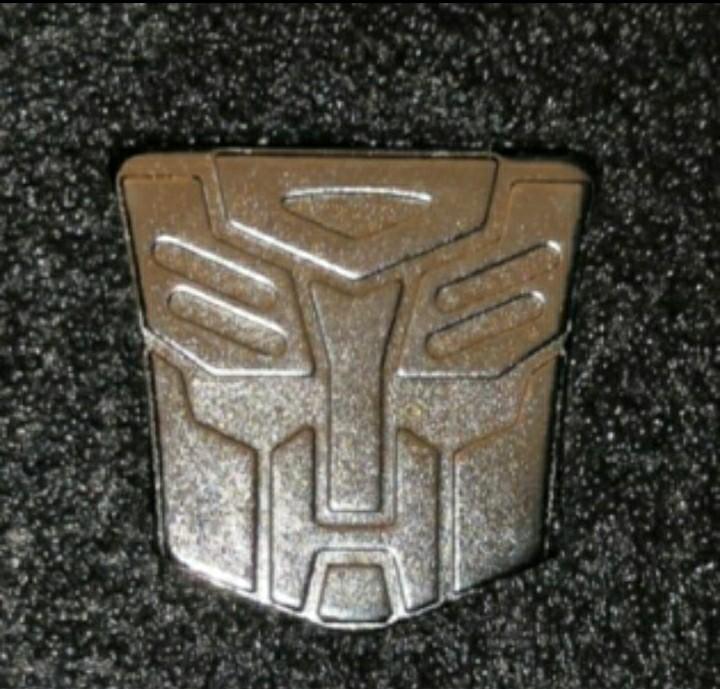 Lewin Autobot Logo (Category: Vintage Collectibles) located in Manila. Submitted by tutoyz (Listing ID 1044965019, Image 2). Description: Magnetic Add on Autobot Logo for your Lewin Atlas Optimus Prime... Complete your Center piece with tjis very hard to findcadd on... Available in 2 options: Satinless colour: 1500.00 php Coloured: 1800.00 php.