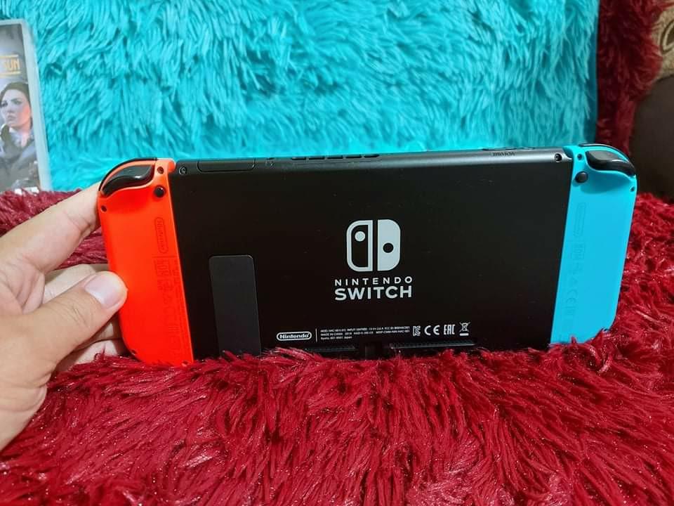 Nintendo switch version 2 (Category: Nintendo) located in Manila. Submitted by pjthebartender (Listing ID 1044932512, Image 2). Description: Nintendo Switch version 2 Complte and original accesories Physical Game Close to the sun Digital game Resident evil Little nightmare Walking dead Walking dead season 2 Walking dead a new frontier Freebies Dobe Pouch Transparent case With/orig tempered glass Slight scratches @ the back due to docking which is