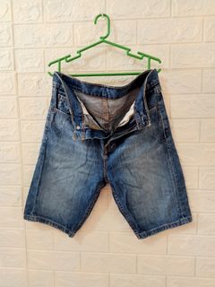 (Category: ) located in . Submitted by collectionzz (Listing ID 1045033247, Image 1). Description: .