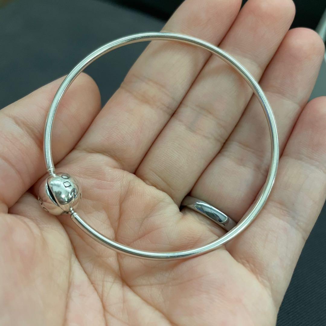 Essence bangle store