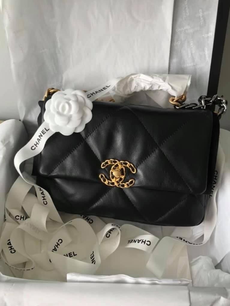 USED ONCE only Chanel 19 Small Black Lambskin COMPLETE, Luxury, Bags &  Wallets on Carousell