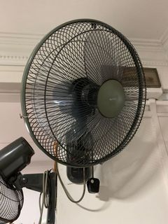 (Category: ) located in . Submitted by electricfans (Listing ID 1045042568, Image 1). Description: .