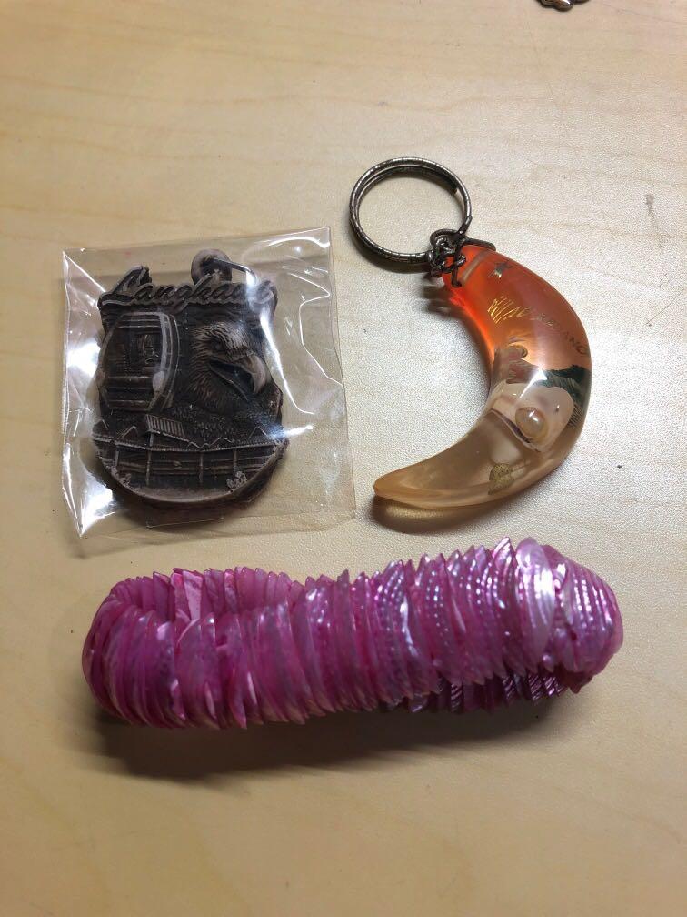 Assorted keychains and seashell bangle (Category: Handmade Craft) located in Seri Kembangan. Submitted by phenomenal34 (Listing ID 1045261846, Image 1). Description: Keychains are free, seashell pink bangle is rm5 (bought from sabah). Pm for more info :) #betul2free.