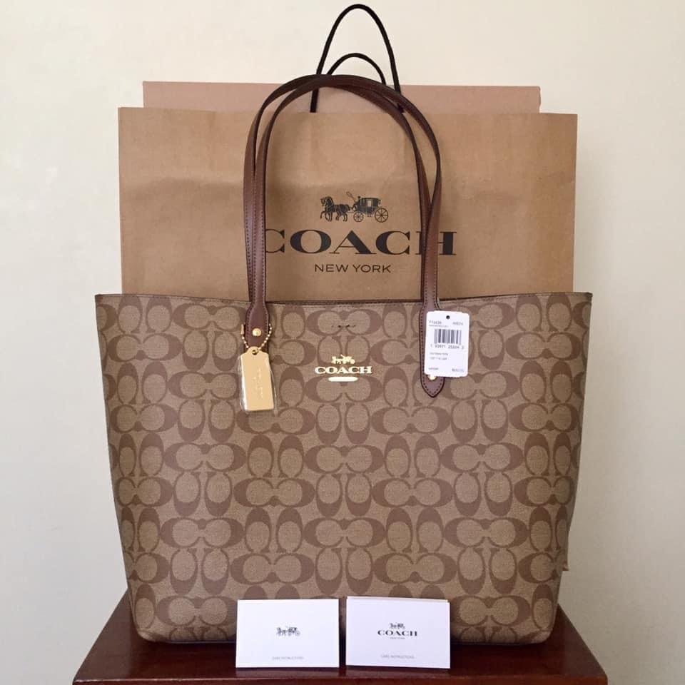 Coach Signature Central Tote 2024 favors