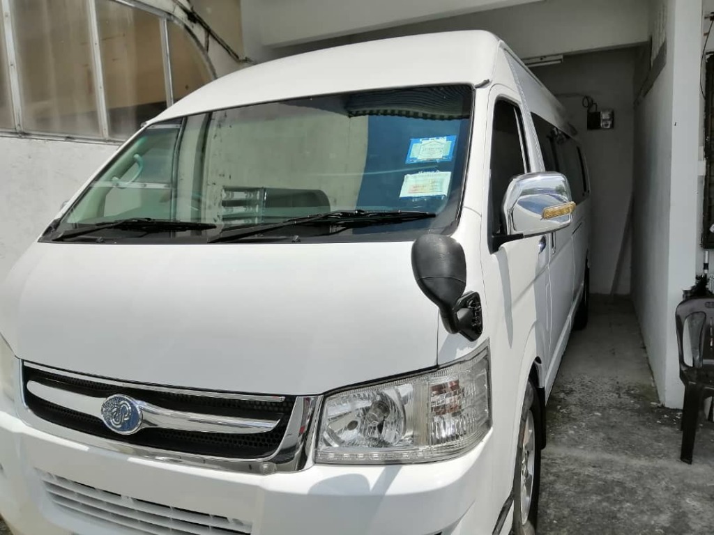 Toyota commuter van 18 hotsell seater