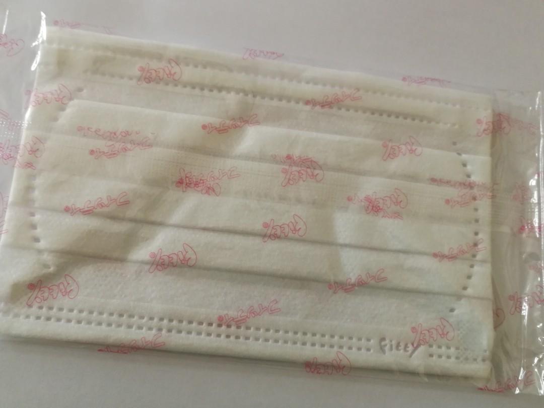 Fitty （分類：口罩、面罩）位於 Hong Kong。 由 warmforest_83d78a 提交（商品編號 1045105329，圖片 3）。簡介： 獨立包裝的，沒有外盒，藍色的是165cm（窄耳帶的），粉紅色的是145cm（寬耳帶的），想換150的超快適，可以2個換一個超快適，或可以商量。