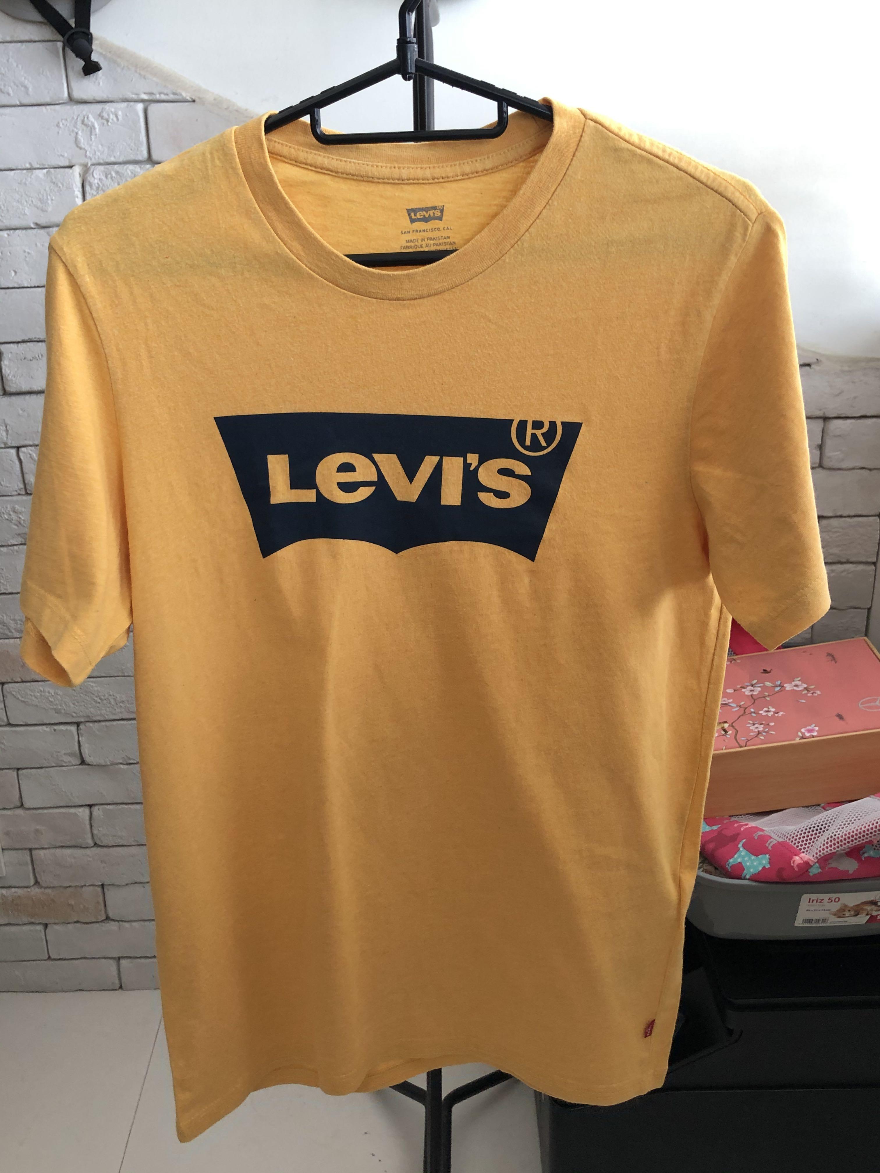 Levi's Yellow T shirt, Men's Fashion 