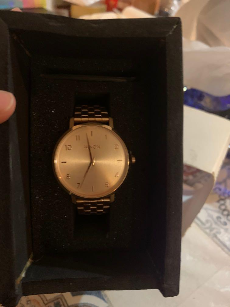 Nixon arrow deals rose gold