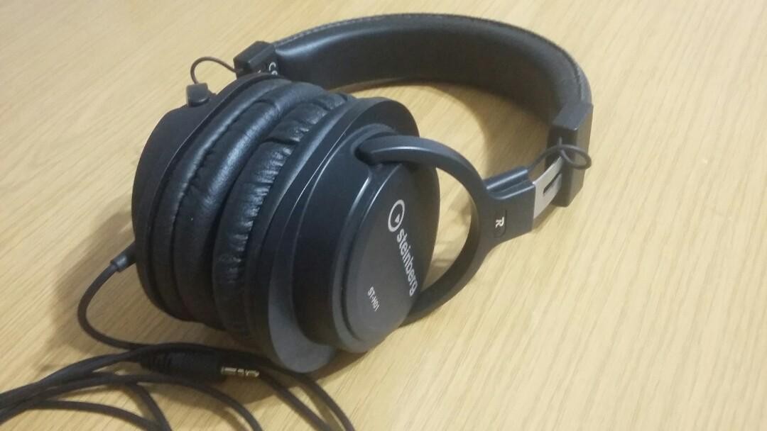 STEINBERG STH01 monitor headphones, Audio, Headphones & Headsets on Carousell