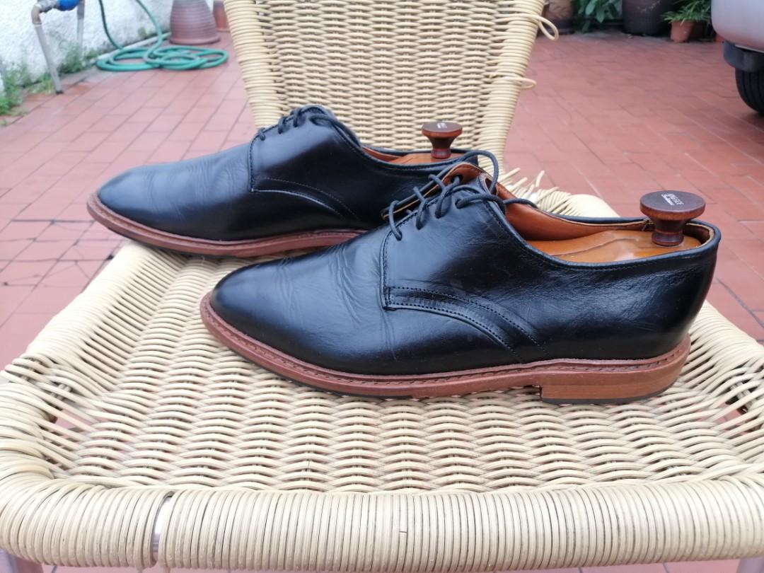 Allen Edmonds Black Academy. 8.5E Fits 9E