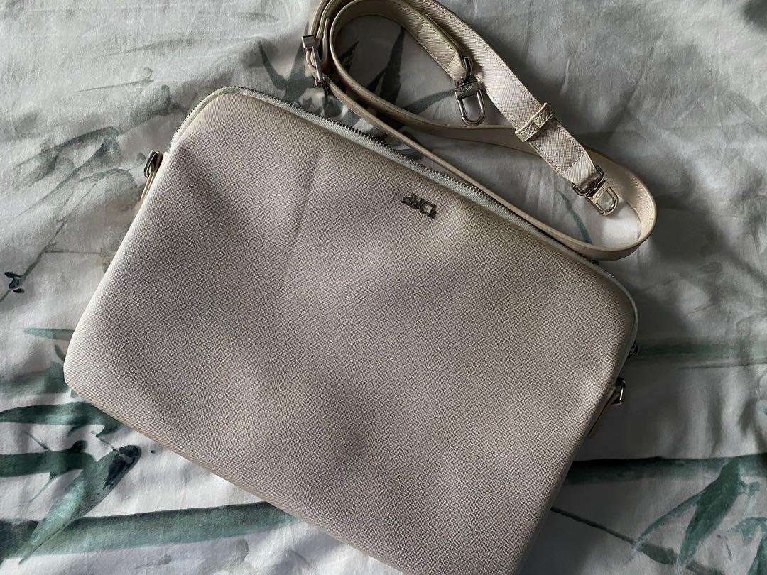 [ROMANE] Duck Shape Laptop Pouch – Yellow main image 1