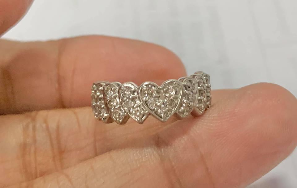 Heart platinum diamond ring (Category: Rings) located in Pasig City. Submitted by diamantebykc (Listing ID 1045437640, Image 1). Description: Echo hearts 0.70carats platinum pt900 diamond ring size5.5 php 30k Ig diamantebykc .