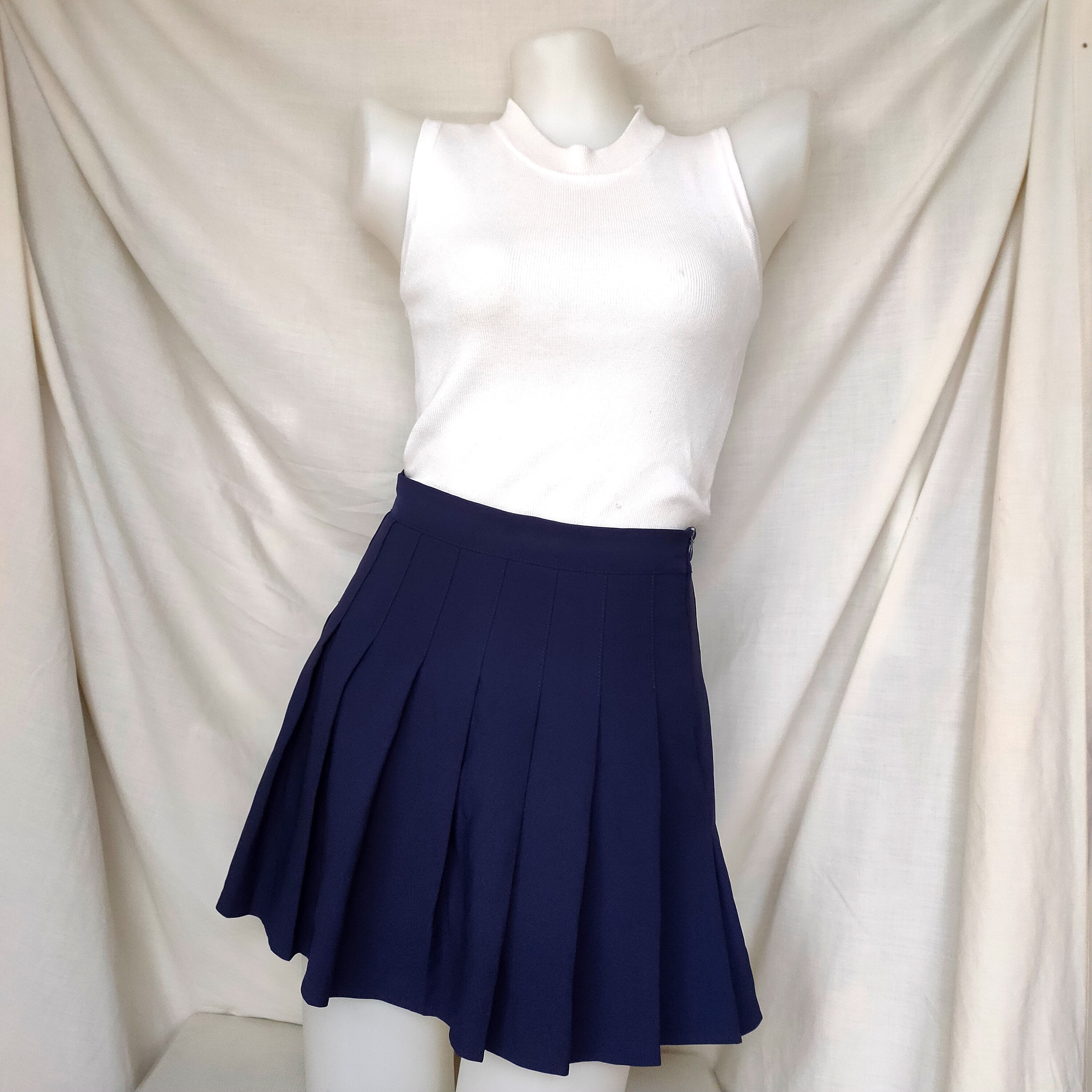 Korean style pleated skirt in navy blue (Size 26-27), Women's Fashion,  Bottoms, Skirts on Carousell