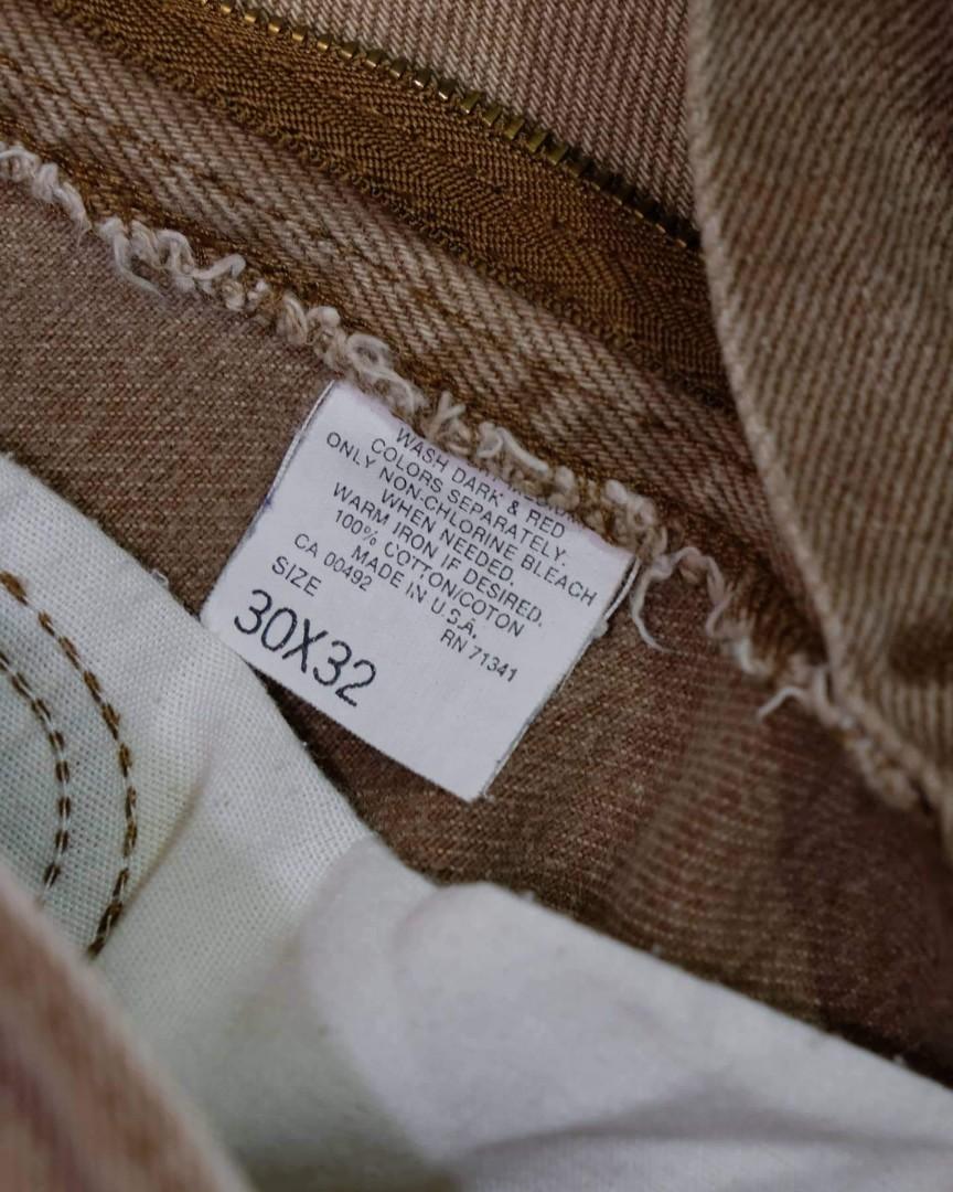 LLbean （分類：西裝）位於 Hong Kong。 由 chung303 提交（商品編號 1045455280，圖片 5）。簡介： 美國老牌子 Since1912 L.L.Bean啡色牛仔褲 適合喜愛美式復古的你 版型為小直筒剪裁 Made in USA 還有老式工會標 size 30x32 腰平量 38cm (76cm) 大腿 28cm 褲腳 18.5cm 前檔 28cm 後檔 36.5cm 褲長 103.5cm No refund。