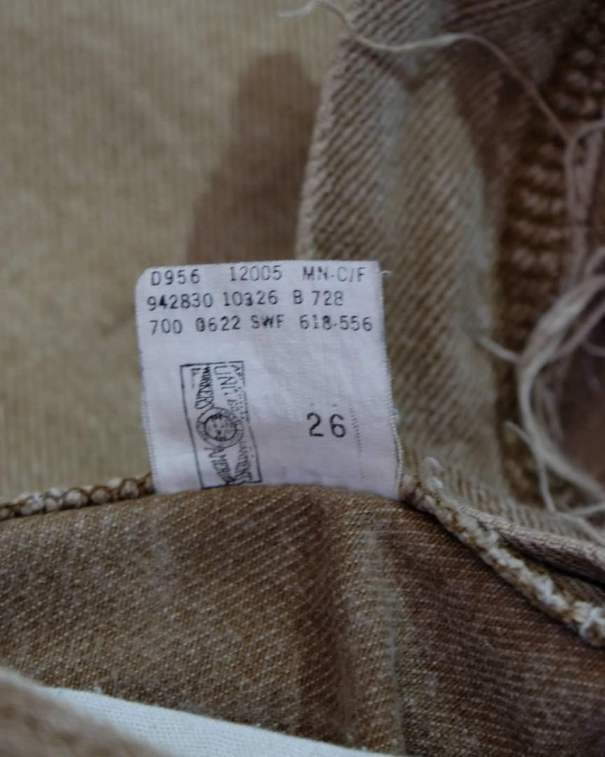 LLbean （分類：西裝）位於 Hong Kong。 由 chung303 提交（商品編號 1045455280，圖片 6）。簡介： 美國老牌子 Since1912 L.L.Bean啡色牛仔褲 適合喜愛美式復古的你 版型為小直筒剪裁 Made in USA 還有老式工會標 size 30x32 腰平量 38cm (76cm) 大腿 28cm 褲腳 18.5cm 前檔 28cm 後檔 36.5cm 褲長 103.5cm No refund。