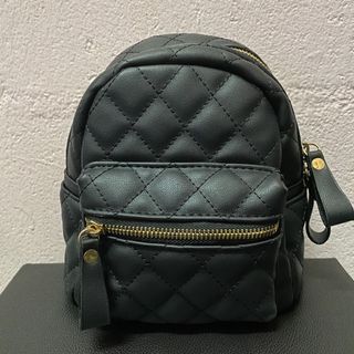(Category: ) located in . Submitted by helpmycloset96 (Listing ID 1045539980, Image 1). Description: .