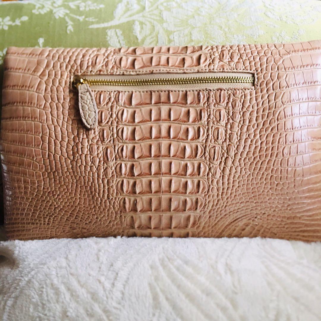 Crocodile clutch