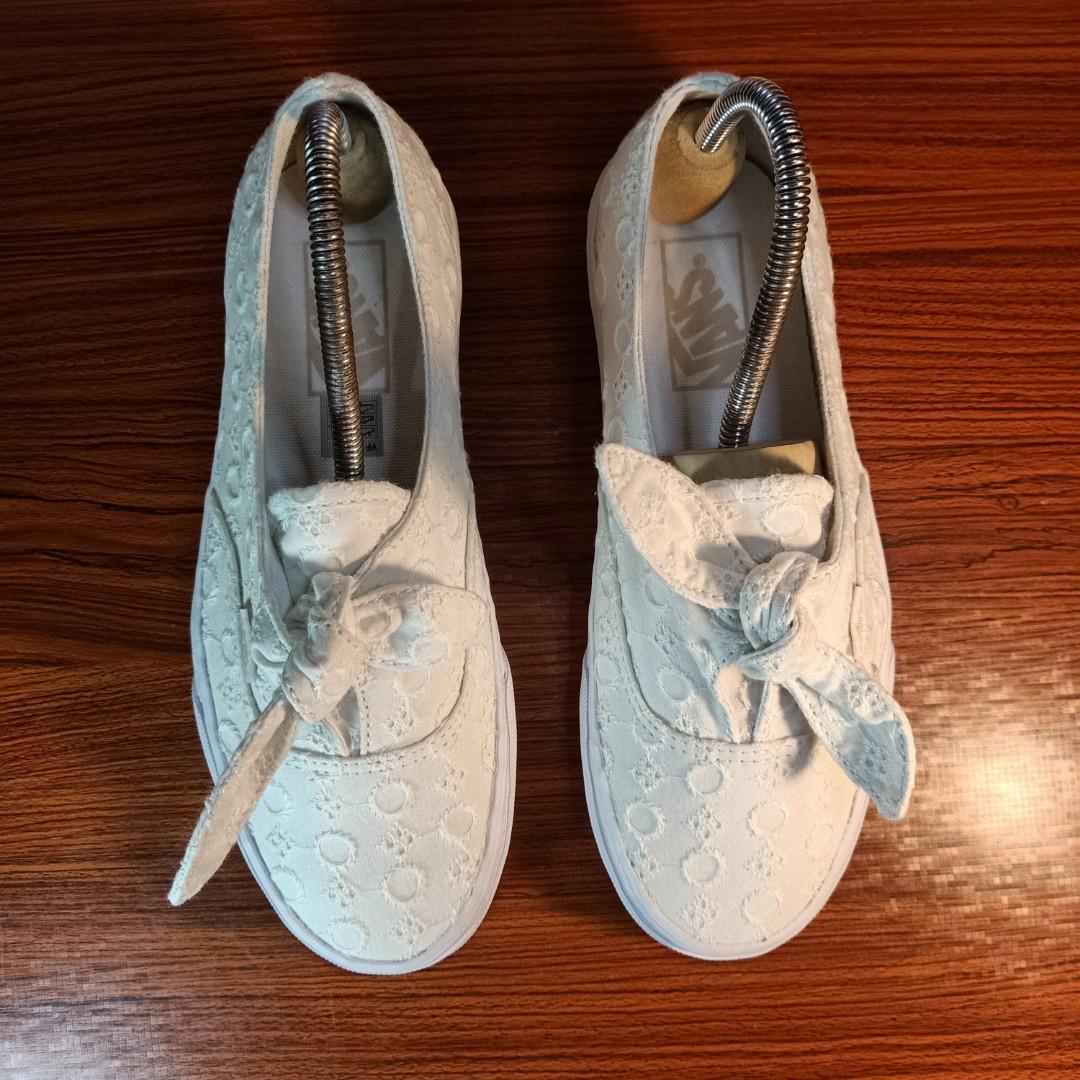 Vans authentic sale knotted cotton lace