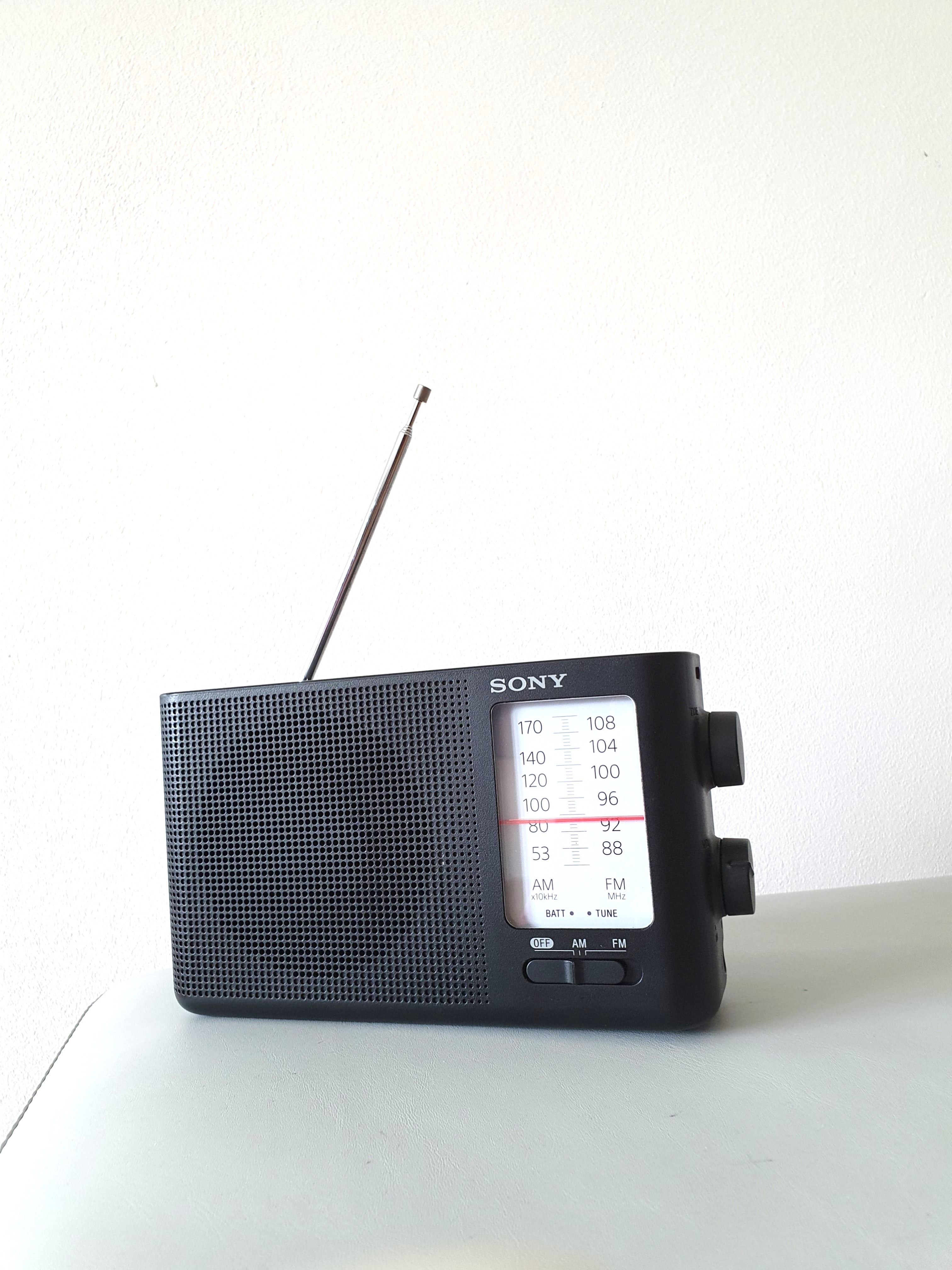 Vintage AM FM Radio, Audio, Portable Music Players on Carousell