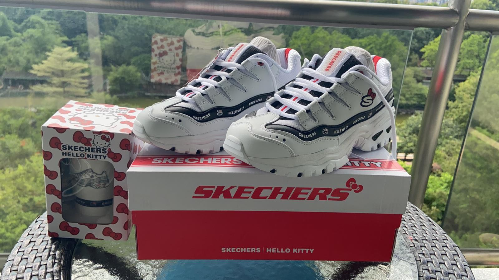 hello kitty skechers