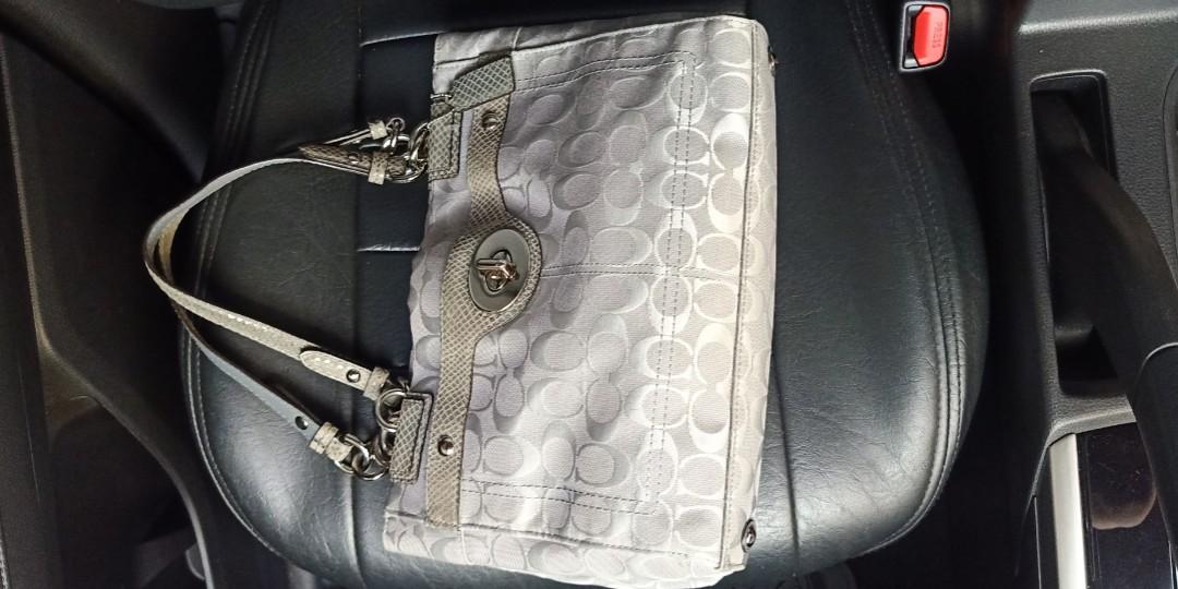 Authentic Coach Penelope CarryAll Bag B1120F16540 YKK ZIPPERS, Luxury