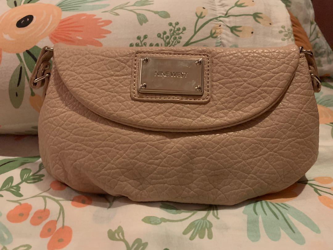 B1T1 cross body bags (Category: Cross-body Bags) located in Manila. Submitted by trixcatly (Listing ID 1039049964, Image 3). Description: Buy one, take one crossbody bags for Php1,000 Buy 1 bag for Php600 1. NW blush pink cross body Brand new 2 M. Nicole Seldom used In good condition 3. Rags2Riches Very roomy Has pen mark but overall in good condition Retails for 3500 4. Plastic straw bag Made locally Seldom used RFS: too many bags Payment via Gc