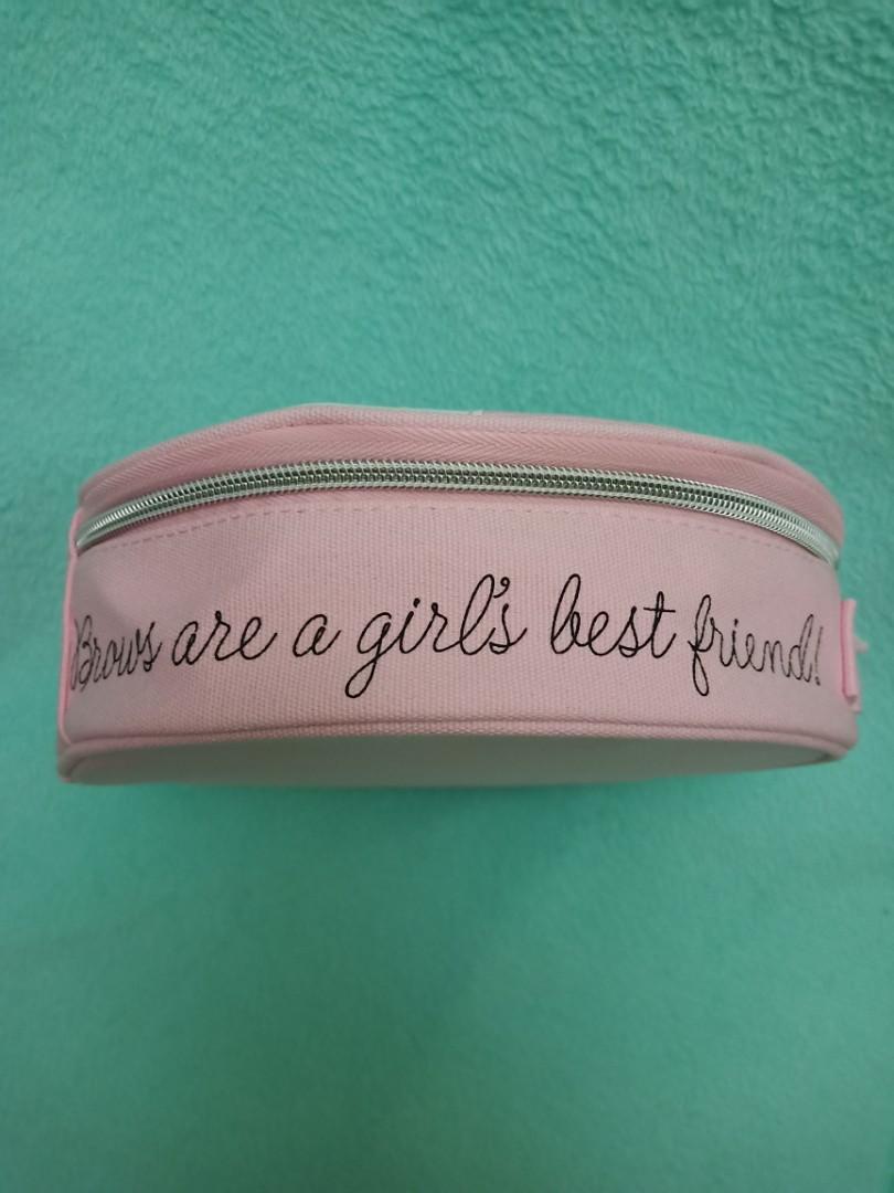 Benefit Cosmetics 2020 Brow Round Bag (Category: Makeup) located in Antipolo. Submitted by legoninos.legoninas (Listing ID 1039039663, Image 2). Description: Brand new and Authentic.