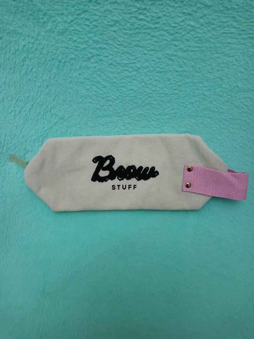 Benefit Cosmetics Brow Style Varsity Bag (Category: Makeup) located in Antipolo. Submitted by legoninos.legoninas (Listing ID 1039038574, Image 2). Description: Benefit Brow Style Varsity Bag Authentic and brand new. Also available athttps://shope.ee/eEcpvQDI.