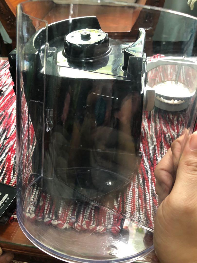 Braun Electric Juicer (Multiquick 5) (Category: Juicers, Blenders & Grinders) located in Pasay City. Submitted by krazycurls (Listing ID 1039041246, Image 3). Description: Get on to the juicing wagon! This offer comes with the complete accessories. Minor issues: Image 3: little scratches Image 4: orange stain from carrots RFS: Juicer upgrade .