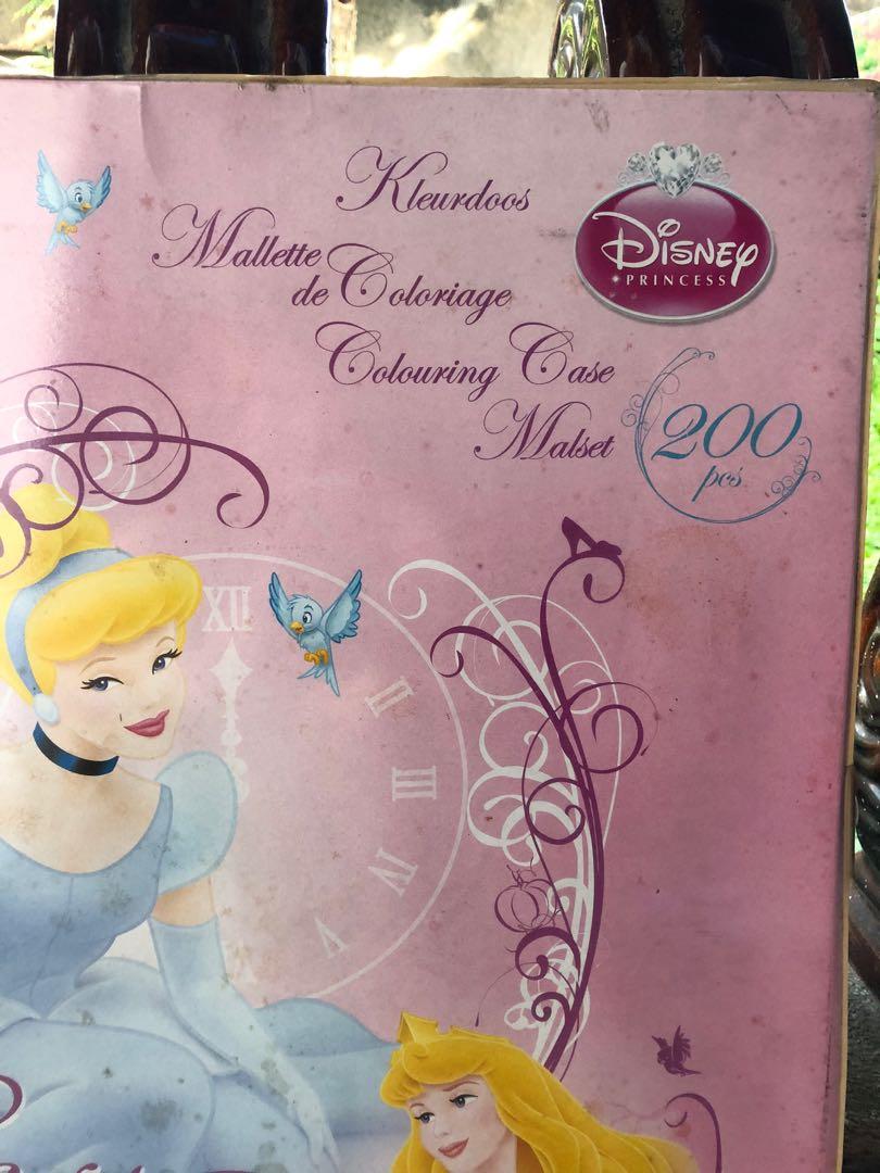 Disney Princess Coloring Case Malset (Category: Stationery & School Supplies) located in Manila. Submitted by bondea (Listing ID 1039241821, Image 2). Description: Pre loved, the set consists of - colored pencils - colored pens - oil pastel colors - eraser - 2 pencils Flaw: some of the colored pentel pens are not working anymore Only the colored pencils and oil pastels can be used.