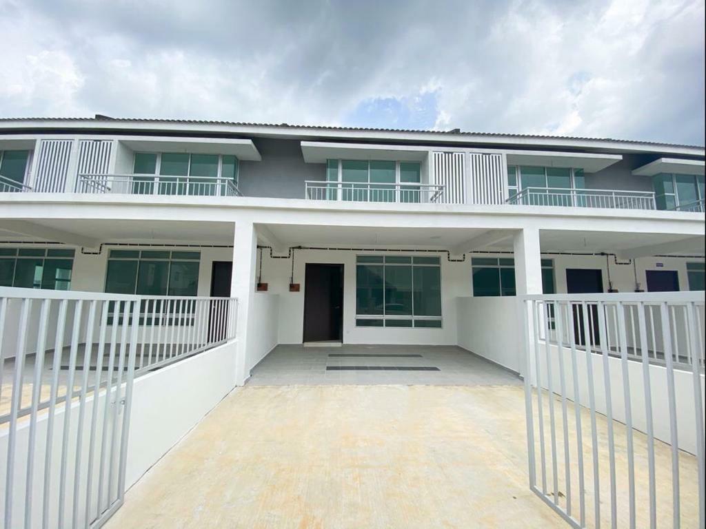 Double Storey House Taman Scientex Senai Low Deposit Property Rentals On Carousell