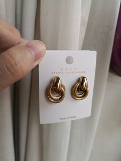 (Category: ) located in . Submitted by mooncakes (Listing ID 1039131627, Image 1). Description: .