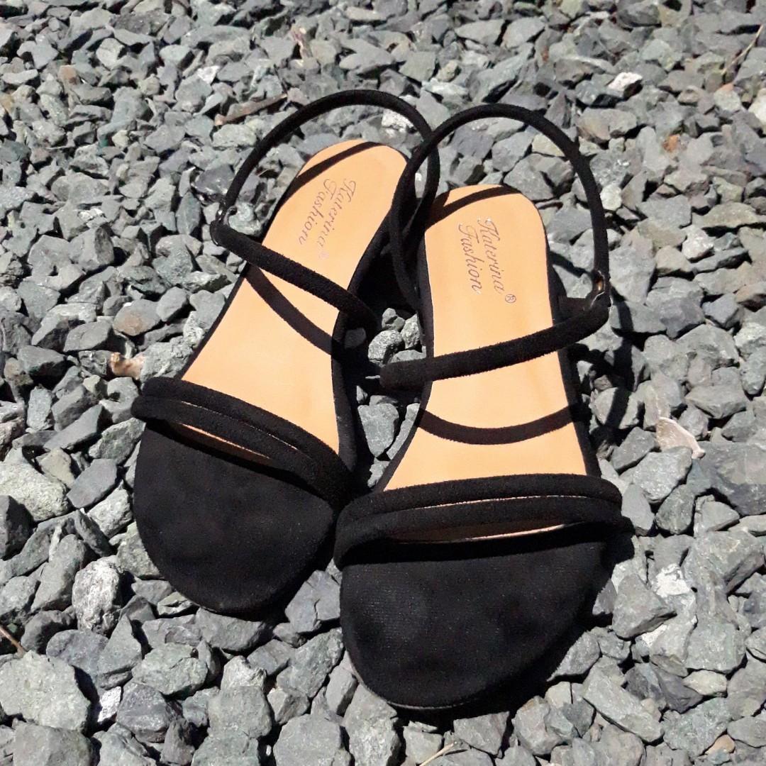 Korean Suede Sandals, Women's Fashion 