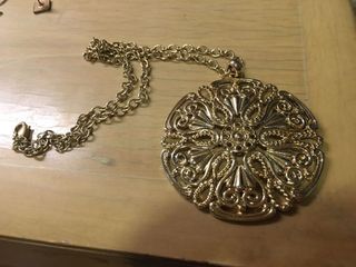 Liz claiborne 金色花牌復古造型頸鏈 vintage necklace64241108200833110