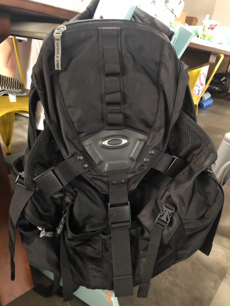 Oakley backpack, Men's Fashion, Bags, Backpacks on Carousell