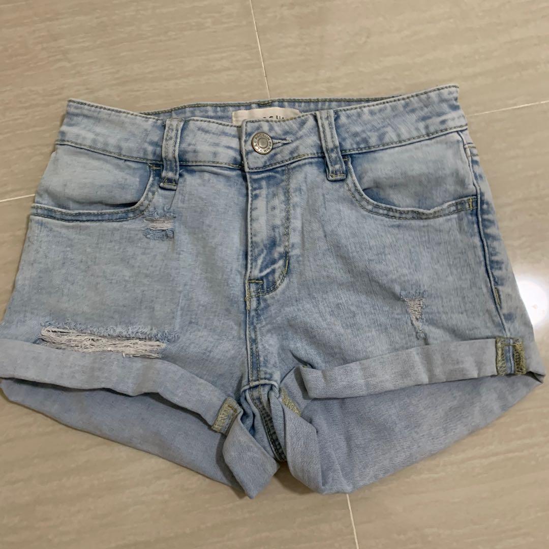 light wash super stretch shortie shorts 