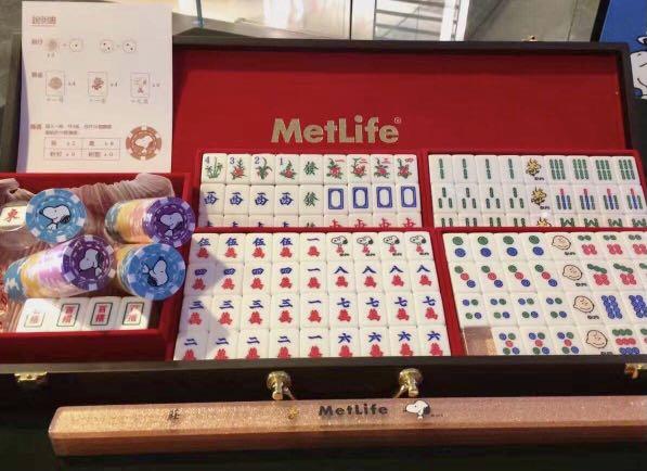 Metlife x Snoopy Mahjong Set