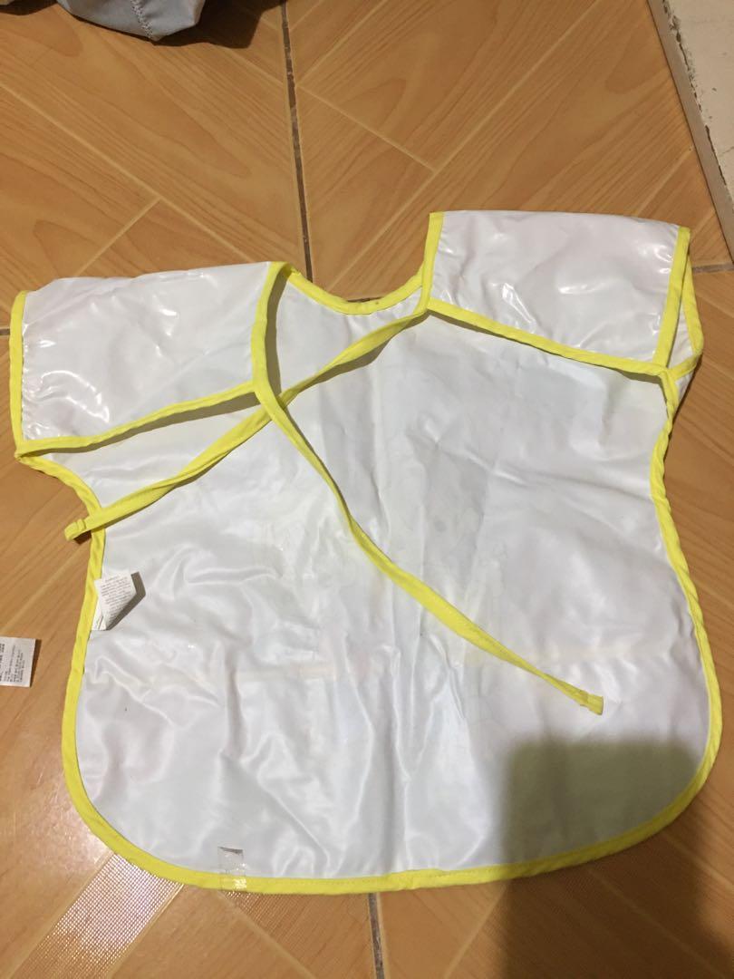 Waterproof bib (Category: Changing Mats & Accessories) located in Cavite. Submitted by thehiddenhanger (Listing ID 1039154788, Image 3). Description: Good used condition. Some washable stains. MOP: Bpi, bdo, gcash Sf: P75-95 MM/P165 provincial.