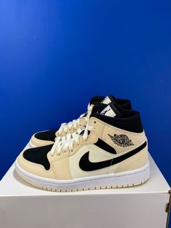 (Category: ) located in . Submitted by sneakerlegit17 (Listing ID 1045612901, Image 1). Description: .