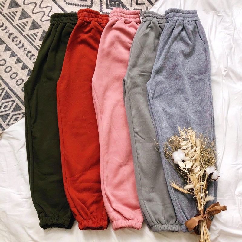 baggy sweatpants